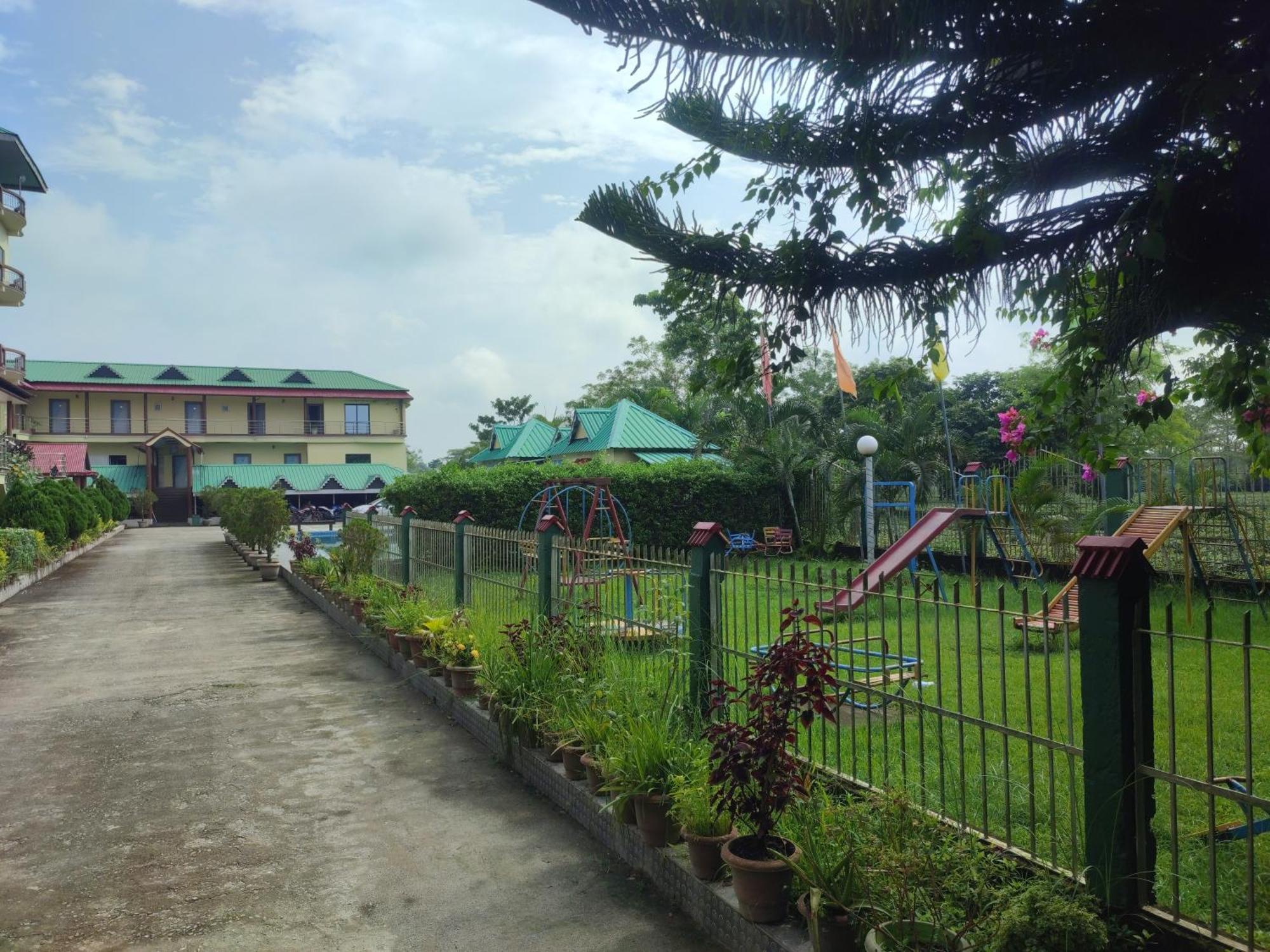 Maa Greenary View - A Holiday Resort Alipur Duar Exterior foto